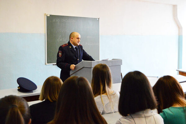 Студенты Рубцовского института (филиала) АлтГУ на встрече с руководством ОКОН МО МВД России «Рубцовский» Студенты Рубцовского института (филиала) АлтГУ на встрече с руководством ОКОН МО МВД России «Рубцовский»