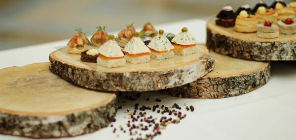 Высококлассный кейтеринг от компании «Комильфо» Высококлассный кейтеринг от компании «Комильфо»