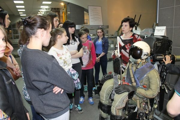 Активисты ОНФ организовали для кировских школьников экскурсию на оборонное предприятие Активисты ОНФ организовали для кировских школьников экскурсию на оборонное предприятие