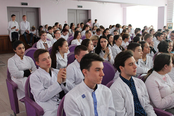 Активисты ОНФ в Татарстане провели «урок мужества» для студентов медицинского колледжа Активисты ОНФ в Татарстане провели «урок мужества» для студентов медицинского колледжа