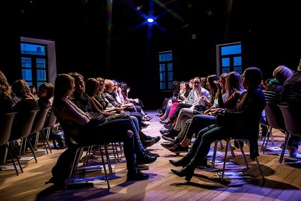 Гастроли проекта «Questioning/Кто ты?» швейцарского театра Magic Гастроли проекта «Questioning/Кто ты?» швейцарского театра Magic