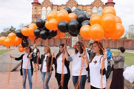 В честь Дня Победы активисты ОНФ в Амурской области провели ряд праздничных мероприятий В честь Дня Победы активисты ОНФ в Амурской области провели ряд праздничных мероприятий