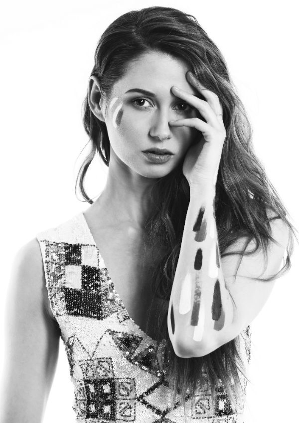 Певица Nova представила клип на песню Кометы Певица Nova представила клип на песню Кометы