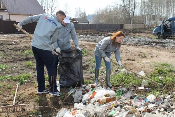 Активисты ОНФ ликвидировали пять несанкционированных свалок в Первомайском районе Кирова Активисты ОНФ ликвидировали пять несанкционированных свалок в Первомайском районе Кирова
