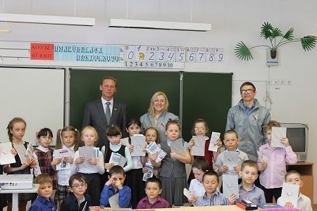 Активисты ОНФ на Ямале напомнили школьникам о мерах безопасности на дороге Активисты ОНФ на Ямале напомнили школьникам о мерах безопасности на дороге