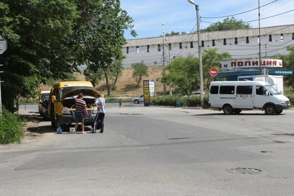 Активисты Народного фронта проверяют ход проводимого в Астрахани ремонта дорог Активисты Народного фронта проверяют ход проводимого в Астрахани ремонта дорог