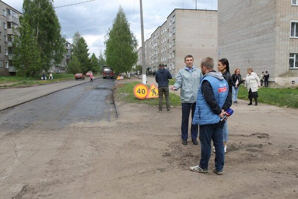 Активисты ОНФ взяли на контроль ремонт дороги в Нововятском районе Кирова Активисты ОНФ взяли на контроль ремонт дороги в Нововятском районе Кирова