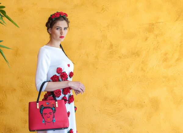 Студентка факультета искусств АлтГУ разработала коллекцию одежды в стиле Фриды Кало Студентка факультета искусств АлтГУ разработала коллекцию одежды в стиле Фриды Кало