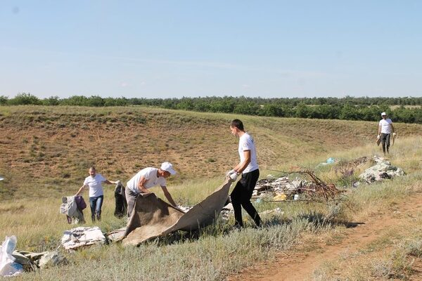 Волгоградские активисты ОНФ приступили к уборке территории природного комплекса «Балка Пахотина» Волгоградские активисты ОНФ приступили к уборке территории природного комплекса «Балка Пахотина»
