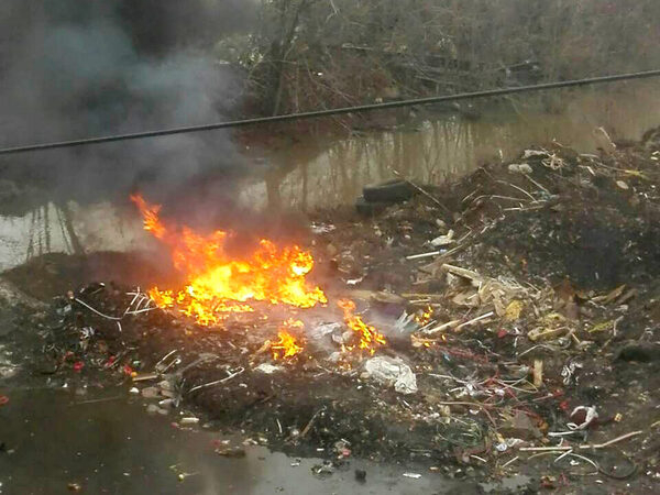 Кировские активисты ОНФ настаивают на устранении горящей свалки в водоохранной зоне реки Люльченка Кировские активисты ОНФ настаивают на устранении горящей свалки в водоохранной зоне реки Люльченка