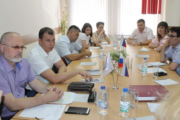 Астраханские активисты ОНФ провели экспертное совещание по вопросам вывоза мусора и ликвидации свалок на территории региона Астраханские активисты ОНФ провели экспертное совещание по вопросам вывоза мусора и ликвидации свалок на территории региона