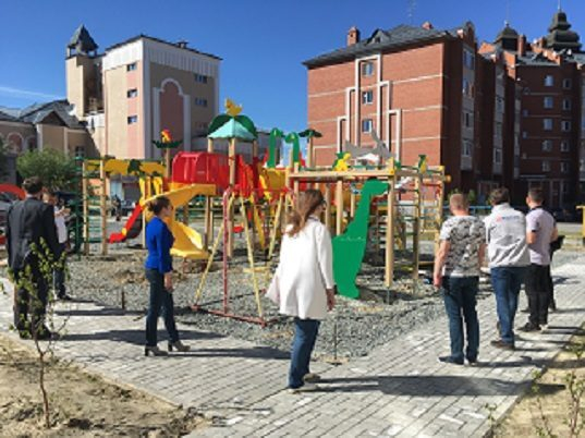 Активисты Народного фронта оценили темп работ на объектах благоустройства в Салехарде Активисты Народного фронта оценили темп работ на объектах благоустройства в Салехарде