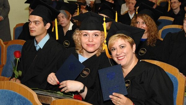 Выпускной продолжается: дипломы получили аспиранты университета Выпускной продолжается: дипломы получили аспиранты университета