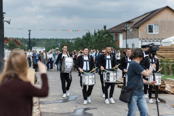 Пресс-показ Ярмарки Комфортной Жизни Open Village 2017 под барабанное шоу Vasiliev Groove Пресс-показ Ярмарки Комфортной Жизни Open Village 2017 под барабанное шоу Vasiliev Groove