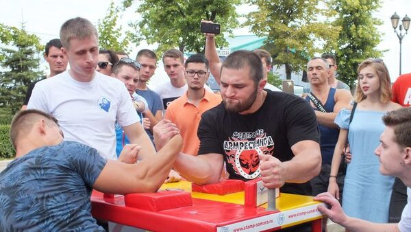 Лучшие армрестлеры Самары и области выясняли кто сильнее Лучшие армрестлеры Самары и области выясняли кто сильнее