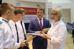Оренбургские активисты ОНФ организовали для учащихся уроки «Россия, устремленная в будущее» Оренбургские активисты ОНФ организовали для учащихся уроки «Россия, устремленная в будущее»