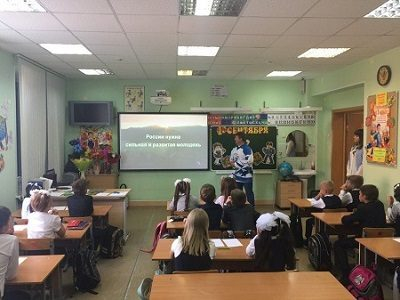 Активисты ОНФ организовали в школах Ямала уроки «Россия, устремленная в будущее» Активисты ОНФ организовали в школах Ямала уроки «Россия, устремленная в будущее»