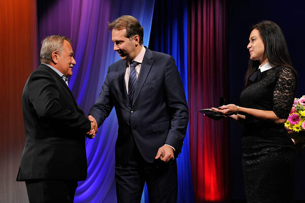 На Уралвагонзаводе поздравили танкостроителей На Уралвагонзаводе поздравили танкостроителей