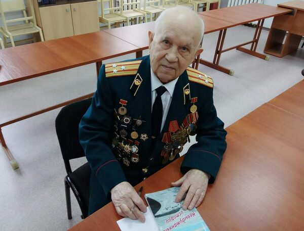 Мурманские активисты «Молодежки ОНФ» выступили с инициативой создания аудиокниги с рассказами ветерана войны Мурманские активисты «Молодежки ОНФ» выступили с инициативой создания аудиокниги с рассказами ветерана войны