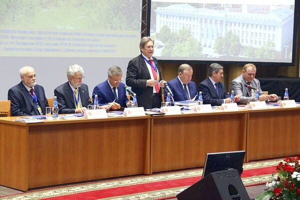 Около 500 археологов из 60 субъектов РФ собрались в АлтГУ на открытии V (XXI) Всероссийского археологического съезда Около 500 археологов из 60 субъектов РФ собрались в АлтГУ на открытии V (XXI) Всероссийского археологического съезда