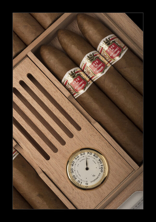 Компания Habanos, S.A представляет сигары Hoyo de Monterrey Petit Belicosos в Каннах Компания Habanos, S.A представляет сигары Hoyo de Monterrey Petit Belicosos в Каннах
