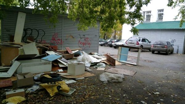 Активисты ОНФ добиваются ликвидации свалки на территории медицинского учреждения в Кирове Активисты ОНФ добиваются ликвидации свалки на территории медицинского учреждения в Кирове