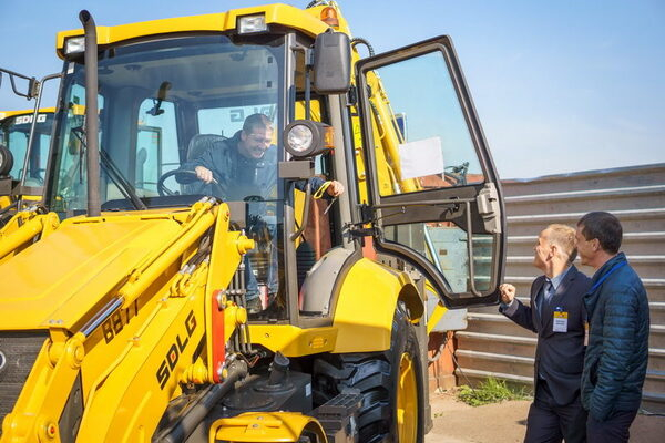 В Оренбургской области представили мусоровозы Ряжского авторемонтного завода В Оренбургской области представили мусоровозы Ряжского авторемонтного завода