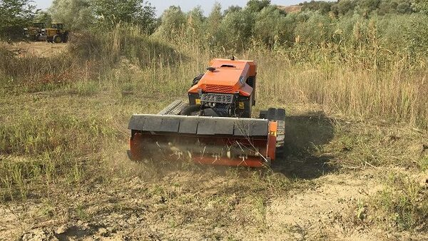 Зимняя поставка робота косилки Зимняя поставка робота косилки