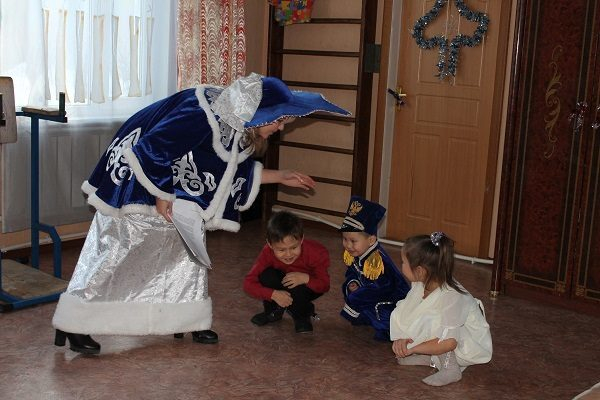 Активисты ОНФ на Камчатке поздравили с Новым годом детей из многодетных семей Активисты ОНФ на Камчатке поздравили с Новым годом детей из многодетных семей