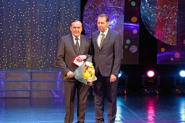 Гендиректор АО «КУЛЗ» награжден медалью «За отличие» Госкорпорации Ростех Гендиректор АО «КУЛЗ» награжден медалью «За отличие» Госкорпорации Ростех