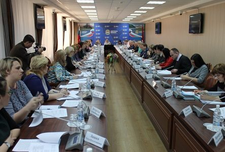 Активисты ОНФ в Амурской области обсудили с губернатором вопросы реализации общественных предложений Активисты ОНФ в Амурской области обсудили с губернатором вопросы реализации общественных предложений