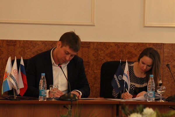 Подписано соглашение о сотрудничестве между Свердловским РО СоюзМаш России и Свердловской областной организацией Российского профсоюза работников промышленности Подписано соглашение о сотрудничестве между Свердловским РО СоюзМаш России и Свердловской областной организацией Российского профсоюза работников промышленности