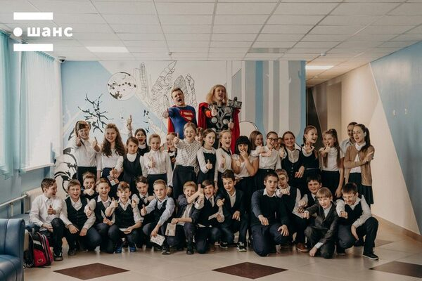 На перемену к тюменским школьникам пришли Супермен и Тор На перемену к тюменским школьникам пришли Супермен и Тор