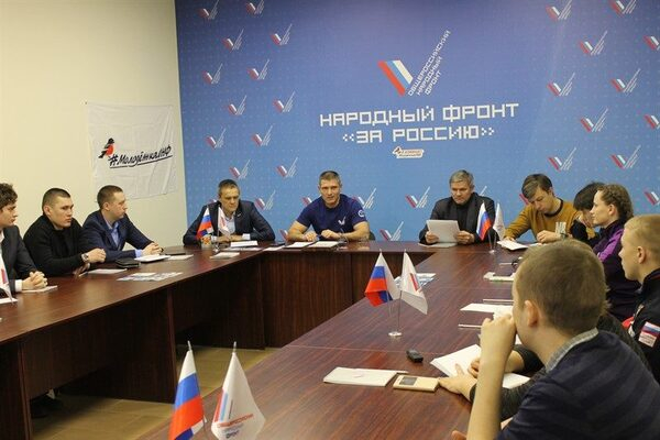 В челябинском штабе Народного фронта прошло заседание команды «Молодежки ОНФ» В челябинском штабе Народного фронта прошло заседание команды «Молодежки ОНФ»