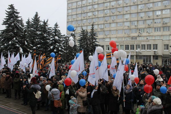 Воронежская команда «Молодежки ОНФ» провела флешмоб на митинге-концерте «Россия в моем сердце» Воронежская команда «Молодежки ОНФ» провела флешмоб на митинге-концерте «Россия в моем сердце»