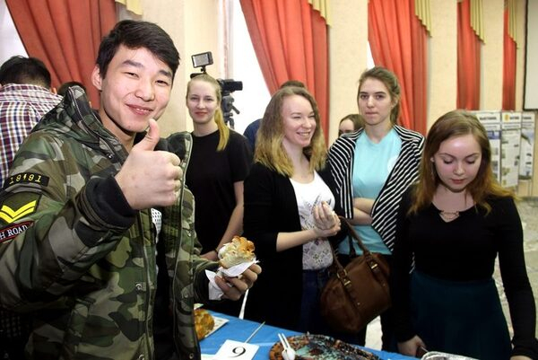 В конкурсе «Тесто, дрожжи, 2 коржа» победило «Ореховое счастье» от студенток факультета искусств и дизайна АлтГУ В конкурсе «Тесто, дрожжи, 2 коржа» победило «Ореховое счастье» от студенток факультета искусств и дизайна АлтГУ