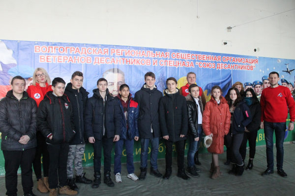 Волгоградские активисты ОНФ провели «урок мужества» для старшеклассников Волгоградские активисты ОНФ провели «урок мужества» для старшеклассников
