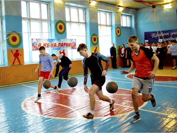 Спортивный праздник «А ну-ка, парни!» Спортивный праздник «А ну-ка, парни!»