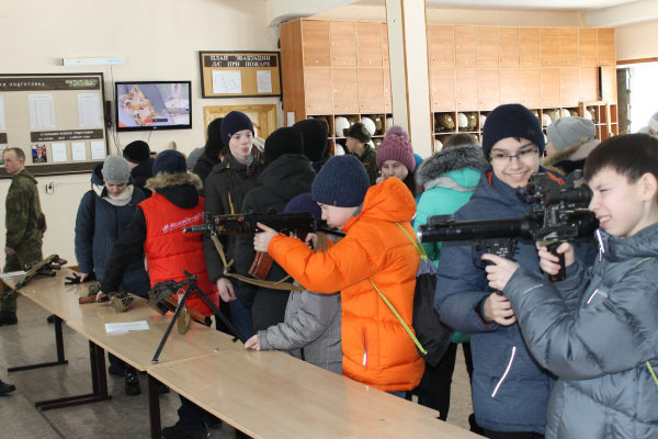 Участники «Молодежки ОНФ» в Кировской области присоединились к акции «В армию на денек» Участники «Молодежки ОНФ» в Кировской области присоединились к акции «В армию на денек»