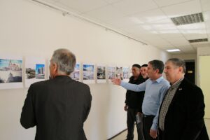 Активисты Народного фронта в Чечне организовали фотовыставку «ОНФ в моем регионе» Активисты Народного фронта в Чечне организовали фотовыставку «ОНФ в моем регионе»