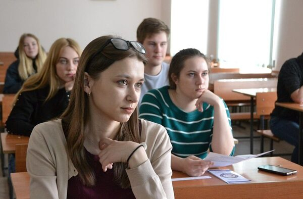 Рекордное количество школьников приняли участие в Дне открытых дверей опорного АлтГУ Рекордное количество школьников приняли участие в Дне открытых дверей опорного АлтГУ