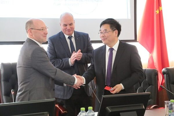 Делегация Хэбэйского геологического университета провела переговоры с МГРИ-РГГРУ им. Серго Орджоникидзе Делегация Хэбэйского геологического университета провела переговоры с МГРИ-РГГРУ им. Серго Орджоникидзе