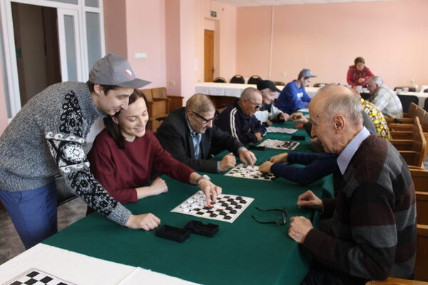 Воронежская команда «Молодежки ОНФ» провела турнир по игре в шашки в геронтологическом центре Воронежская команда «Молодежки ОНФ» провела турнир по игре в шашки в геронтологическом центре