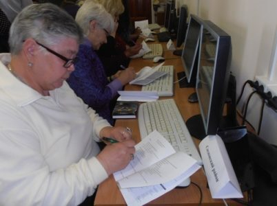 Соцсетям все возрасты покорны Соцсетям все возрасты покорны