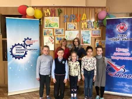 В ЦДТ «Умелец» провели конкурс рисунков «Мир! Труд! Май!» В ЦДТ «Умелец» провели конкурс рисунков «Мир! Труд! Май!»