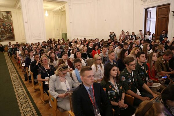 Молодые гости и жители Петербурга собрались на VI патриотическом молодежном форуме Молодые гости и жители Петербурга собрались на VI патриотическом молодежном форуме