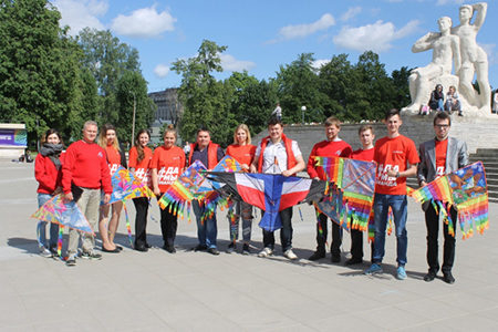 Команда «Молодежки ОНФ» в Санкт-Петербурге подключилась к акции, приуроченной ко Дню защиты детей Команда «Молодежки ОНФ» в Санкт-Петербурге подключилась к акции, приуроченной ко Дню защиты детей