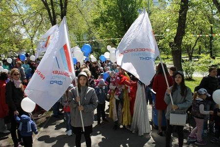 Активисты ОНФ провели в Кургане шествие семей Активисты ОНФ провели в Кургане шествие семей