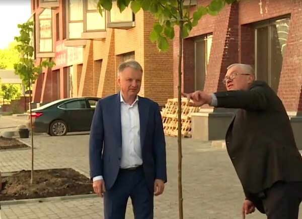 Липовая аллея под окнами появилась у ЖК «ОмегаХАУС» холдинга «Аквилон Инвест» Липовая аллея под окнами появилась у ЖК «ОмегаХАУС» холдинга «Аквилон Инвест»