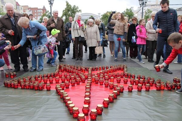 Челябинские активисты ОНФ почтили память жертв Великой Отечественной войны Челябинские активисты ОНФ почтили память жертв Великой Отечественной войны